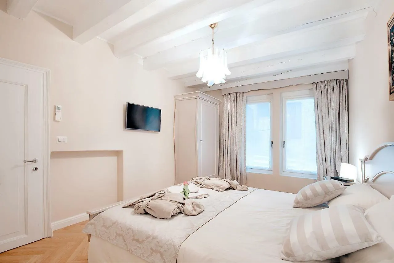 Boutique Apartments Verona 0*,